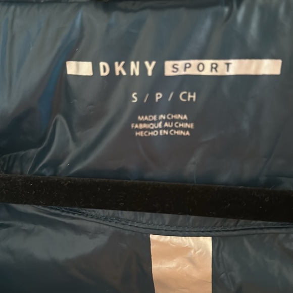 DKNY Sport Asymmetrical Full Zip Down Filled Water Repellent Quilted Puffer Vest - Picture 5 of 7